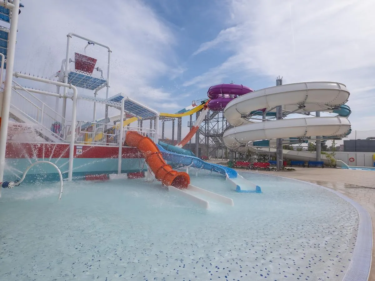 Golden Taurus Aquapark Resort Pineda de Mar 4*,